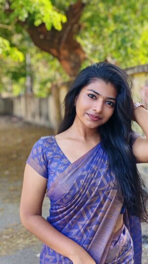 swetha kumar Instagram - Mind Voice💙 - What bro??😅 It's Very Wrong Bro😂?? #justforfun #dofollow @swethakumar_off 

#dhanush #mumtaz #tamil #trending #songs #reels #lipsync #saree #instagram #threads #remixonreels #swethakumar_off