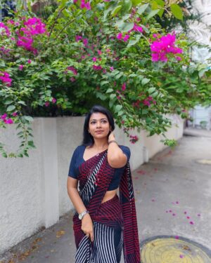 swetha kumar Instagram - Be Yourself♥️🦋Love Yourself✨🖤 #dofollow @swethakumar_off 

#instagram #threads #saree #post #trending #viral #swethakumar_off