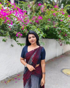swetha kumar Instagram - Be Yourself♥️🦋Love Yourself✨🖤 #dofollow @swethakumar_off 

#instagram #threads #saree #post #trending #viral #swethakumar_off