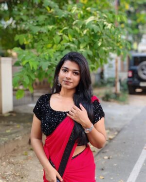 swetha kumar Instagram - No caption Needed♥️🦋😍 @swethakumar_off 

#instagram #post #photooftheday #trending #boredom #pics #saree #candid #threads #swethakumar_off