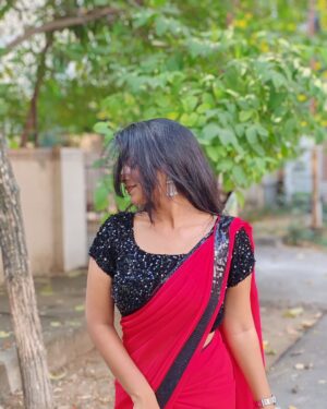 swetha kumar Instagram - No caption Needed♥️🦋😍 @swethakumar_off 

#instagram #post #photooftheday #trending #boredom #pics #saree #candid #threads #swethakumar_off