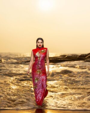 veena jessi Instagram - Raise & Shine ✨ 

Shot by @candierphotography 
Costume & Styling - ME 🙋🏻‍♀️
M&H - ME 🙋🏻‍♀️

#postoftheday #beachphotography #sunset #goldenhourphotography #fashiongram #fashionmodel #trending #explorepage✨