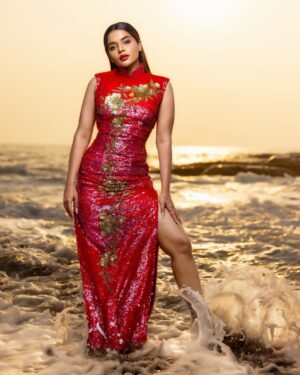 veena jessi Instagram - Raise & Shine ✨ 

Shot by @candierphotography 
Costume & Styling - ME 🙋🏻‍♀️
M&H - ME 🙋🏻‍♀️

#postoftheday #beachphotography #sunset #goldenhourphotography #fashiongram #fashionmodel #trending #explorepage✨