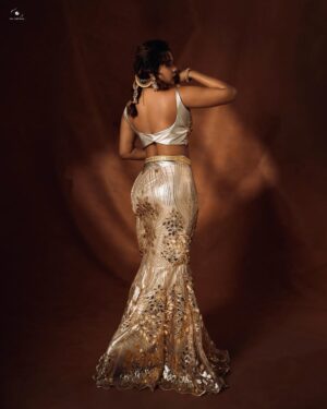 veena jessi Instagram - Thangam ✨

Shot by @picartisan 📷 
Styling & blouse ME 💁🏻‍♀️
Skirt @the_ravikkai_store ✨
Makeup & hair @shira_artistry 💄 

#fashiongram #styleinspo #indianweddingwear #goldenlehenga #jahnvilapoor #recreation #indianfashion #indianwear #chennaiblogger #trending #explorepage