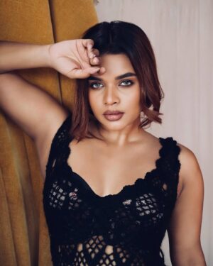 veena jessi Instagram - Eyes are never quiet 🖤

#postoftheday #casualshoot #blackdress #model #fashionaesthetic #aestheticphotography #trending #explorepage