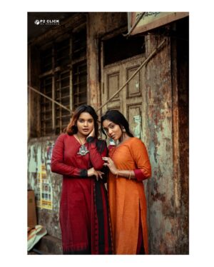 veena jessi Instagram - அன்புடன் தோழி 😍

#thesisters #thekoindia #p2click #streetofmylapore #traditionalphoto #cottoncollection