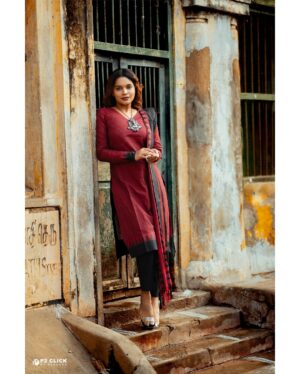 veena jessi Instagram - அன்புடன் தோழி 😍

#thesisters #thekoindia #p2click #streetofmylapore #traditionalphoto #cottoncollection