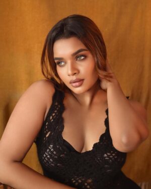 veena jessi Instagram - Eyes are never quiet 🖤

#postoftheday #casualshoot #blackdress #model #fashionaesthetic #aestheticphotography #trending #explorepage