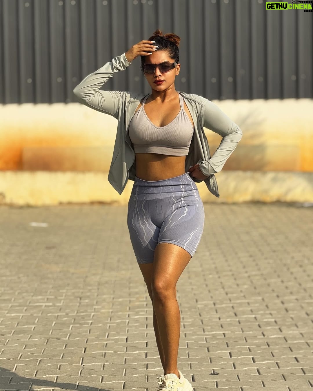 veena jessi - 20.4K Likes - Until it’s done, tell none💪🏻 🏋️♀️
#motivationmonday #workoutmotivation #gymgirl #gymfit #fitness #outfitinspo #fitnessmodel #gymgoals #bodygoals #trending #explorepage