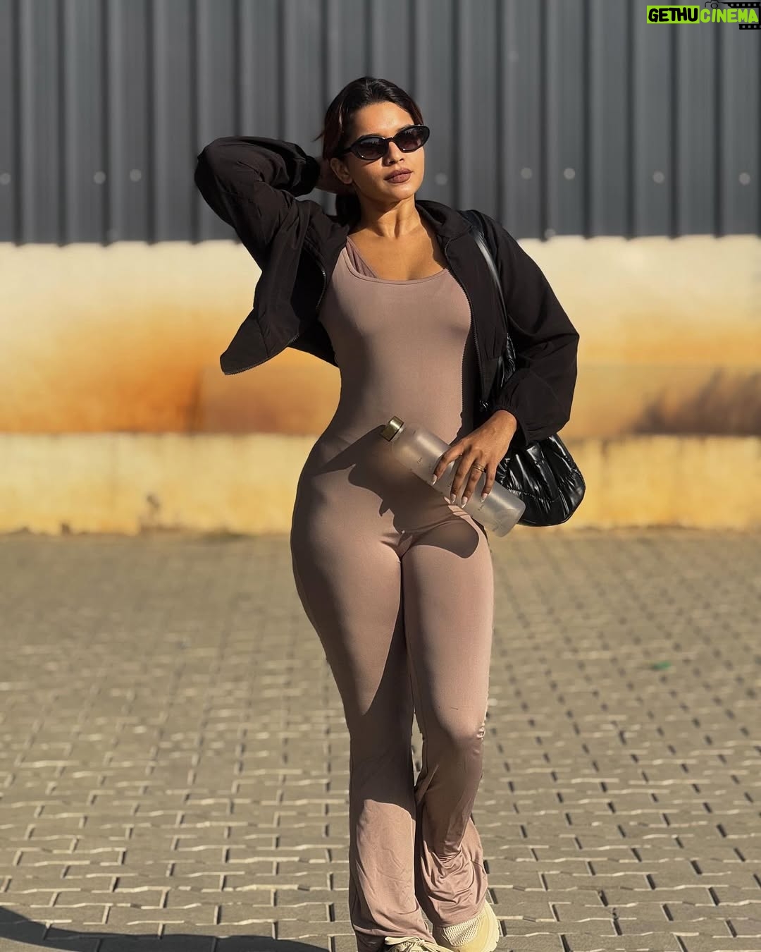 veena jessi - 1.3K Likes - Tell em winning is my MF Protocol 💪🏻
#gymfits #fitnessmotivation #gyminspo #motivation #fitnessmodel #chennai #workoutroutine #workhard #trending #explorepage