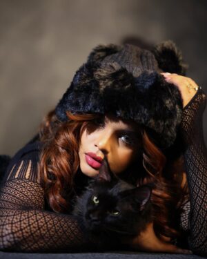 veena jessi Instagram - HALF GODDESS HALF DEVIL 🐈‍⬛ 

With my son PANTHER 🖤

Shot by @pix_depth_photography 

#fashionshoot #catsofinstagram #mainecoonsofinstagram #blackcat #feline #catlady #catwomen #catstagram #fashionblogger #styleblogger #trending #explorepage