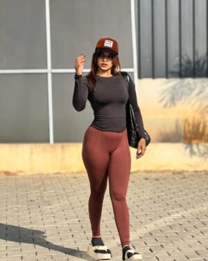 veena jessi Instagram - My favourite hobby 🏋️‍♀️ 💪🏻
#candids 🤓

#gymtime #workoutmotivation #workoutwear #fitnessmodel #stayfitstayhealthy #fitnessgoals #summertime #trending #candids #explorepage