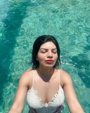 Aarya Maya Instagram - Trying to free up some phone memory and thought of deleting old pics… but then I came across these beautiful moments from Turkey! From Cappadocia to Istanbul to Antalya, it was a wondertrip I’ll cherish for life. Couldn’t delete without sharing these memories 💫 

#turkey #adventure #tripmemories #hotairballoons #beachlove❤️ #islandgirl