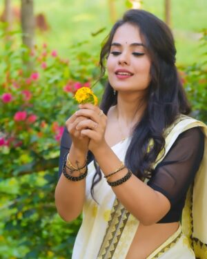 Abhijna Vishwanath Instagram - Edhuru nenne beku♥️
Swipe ➡️