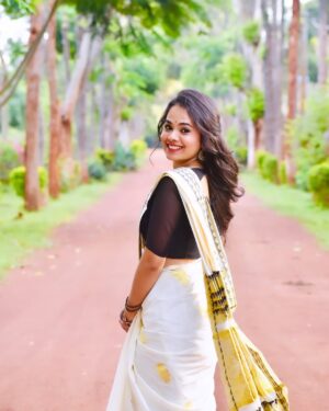 Abhijna Vishwanath Instagram - Edhuru nenne beku♥️
Swipe ➡️