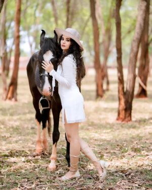 Abhijna Vishwanath Instagram - 🦢🤍