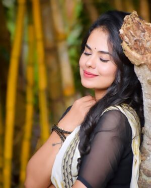 Abhijna Vishwanath Instagram - Edhuru nenne beku♥️
Swipe ➡️
