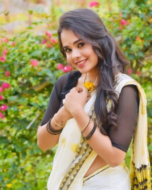 Abhijna Vishwanath Instagram - Edhuru nenne beku♥️
Swipe ➡️