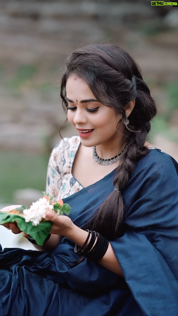 Abhijna Vishwanath - 302K Likes - ಮೆಚ್ಚಿದ ನನ್ನವನಾ..ಅಲ್ಲಿ ಬಚ್ಚಿಟ್ಟು ಪೂಜಿಸೂವೆ..♥️🙏🏻
I always wanted to recreate this song on my page.. my all time fav♥️ hope you all liked it♥️