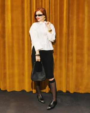 Ada Fijał Instagram - @michaelkors [Reklama] 

Powrót do miejskiej dżungli po majówkowej sielance ✨
Powracam ja — i moja stylizacja (nadal w trendzie #officesiren) 

Na tapecie: torebka, która pomieści wszystko, od notesu po powerbank a nawet czekoladki „na potem”. 

A co kryje Wasza torebka?😂

#reklama @michaelkors #adafijał #michaelkors #fashion #style #look #officesiren #trendy 📸 @lukaszbartyzel #specialthanks @izahulboj