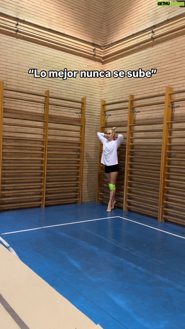 Adelina Fominykh - 8.7K Likes - Pero se puede saber qué ha pasado? Ajaja en qué momento la pelota decidió tener vida propia? #adelinaf