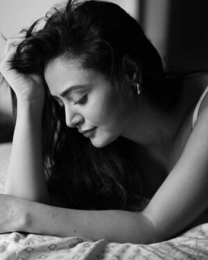Aditi Rawat Instagram - Less colors, more emotions.🖤
.
.
.
#picturs #ɴᴇᴡᴘᴏsᴛ #aditirawat #lookbook #photoshoot #emotions #blackandwhitephoto