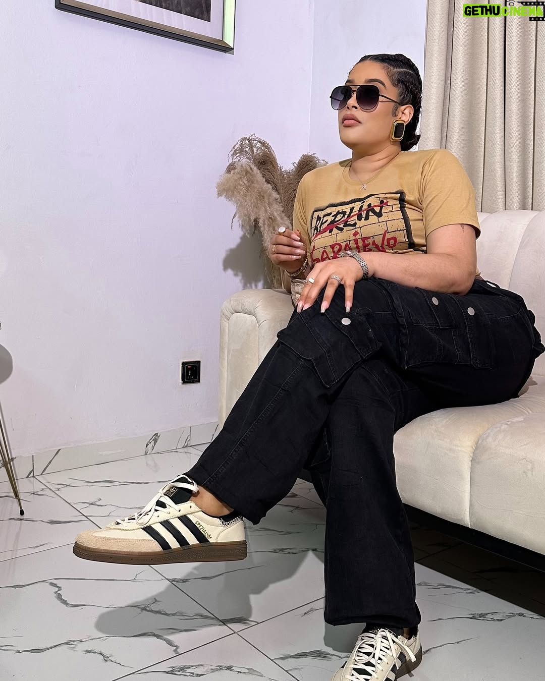 Adunni Ade - 139.6K Likes - Yesterdays Vibes to the World premiere of TÒKUNBÒ produced by @chrisodeh and directed by @ramseynouah with my boys @dmanyoung @youngest_inthehouse
It was all about the fast and trendy vibes! Right up my alley!!
Showing on Netflix @naijaonnetflix Aug 23rd!!! You don’t wanna miss it!!!!
Hair @hairbyaneesha
Mua @makeupbyridahh