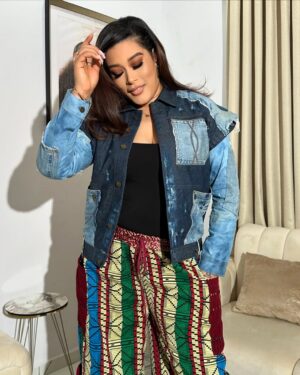Adunni Ade Instagram - All about QUEEN LATEEFAH yesterday! Congratulations @wumitoriola 🤍🤍 fantastic job!!!! September 27th!!! In all cinemas!
MUA @makeupbyridahh 
Hair stylist @hairbyaneesha 
Pants @atuchewoman 
Denim jacket @i_am_simeni