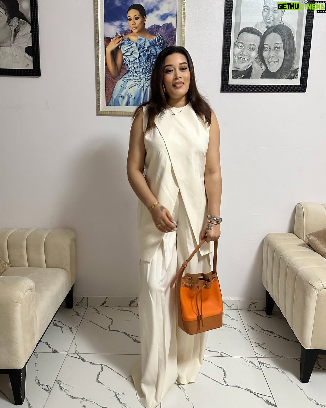 Adunni Ade - 39.2K Likes - Feeling like a breath of fresh air!
@anncranberry