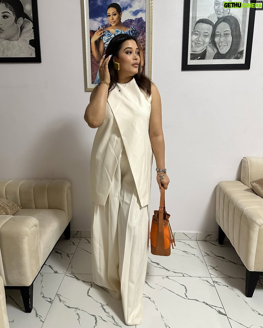 Adunni Ade - 39.2K Likes - Feeling like a breath of fresh air!
@anncranberry