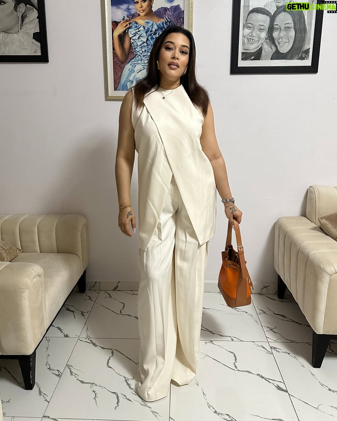 Adunni Ade - 39.2K Likes - Feeling like a breath of fresh air!
@anncranberry