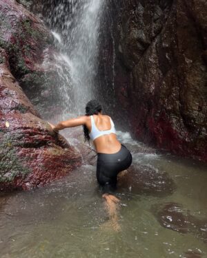 Afua Hirsch Instagram - Jamaica 🇯🇲🖤🇯🇲

Finally got to visit Professor Sonjah Naiah @culturedoctor at the Center for Reparations Research in person for the first time 

Rested in the mountains and visited Uncle Wray :) The abundance of clear springs and white rum… Communed with many ancestors. Blessings upon blessings 

Thank you for having me 🙇🏽‍♀️🇯🇲🙌🏽
#jamaica 
#reparations
#diaspora 
@uwimona