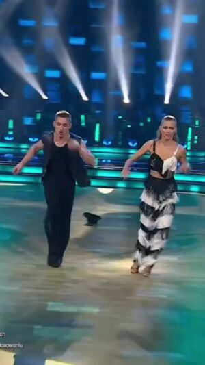 Agnieszka Kaczorowska Instagram - Ponownie 40 punktów 🤩 Jive Filipa i Agnieszki - energia na 200%! Szybkie tempo i ogromny fun – to był ogień 💃🕺Jak Wam się podobało ich jive’owe szaleństwo? #tzg16 #tanieczgwiazdami #polsat