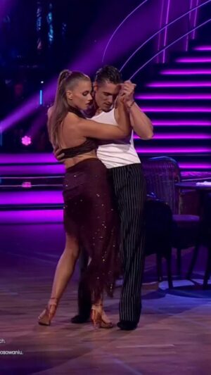 Agnieszka Kaczorowska Instagram - Wow! 40 punktów 🔥 Filip i Agnieszka przenieśli nas w klimat kizomby! Zmysłowo, blisko, subtelnie – było w tym coś magicznego ✨ Czuliście tę chemię? #tzg16 #tanieczgwiazdami #polsat