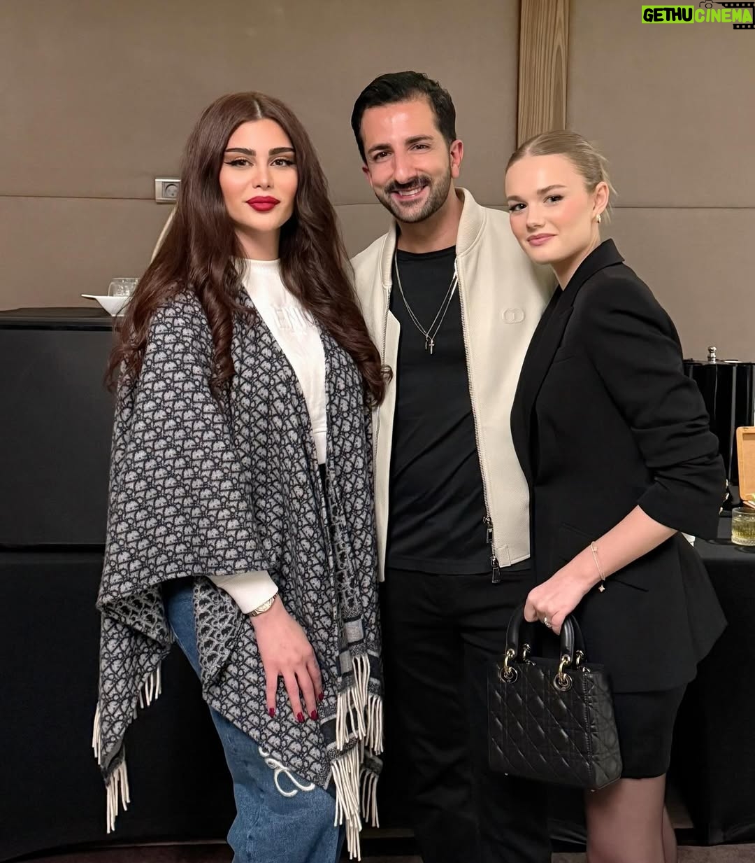 Ahllam - 64.1K Likes - Backstage in Antalya with my lovely bro and manager Farshid, and his beautiful Alicia♥️
@alicia_evee