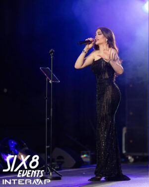 Ahllam Instagram - كنسرتِ بيش از پنج هزار نفريه دوسلدورف كه با حضورِ گرمِ همه ى شما هموطنان و كلِ فارسى زبانانِ آلمان با شكوه تر و زيباتر برگذار شد ، كلى دوستووون دارم♥️
#ياربي 
Style & dress by my lovely : @nafinikk 
@rafe_rafahi 
@emhproductions 
@six8events 
@intermp_events 
Photo by : @parham.farajollahi