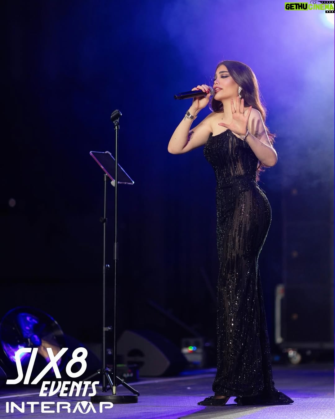 Ahllam - 52.3K Likes - كنسرتِ بيش از پنج هزار نفريه دوسلدورف كه با حضورِ گرمِ همه ى شما هموطنان و كلِ فارسى زبانانِ آلمان با شكوه تر و زيباتر برگذار شد ، كلى دوستووون دارم♥️
#ياربي
Style & dress by my lovely : @nafinikk
@rafe_rafahi
@emhproductions
@six8events
@intermp_events
Photo by : @parham.farajollahi