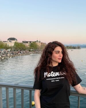 Ahllam Instagram - بماند به يادگار از كنسرتِ سوييسِ شهرِ زيباىِ زوريخ ، عكس اول هم با سهيل جونم گذاشتم كه پدرِ همه ى ما بچه ى هاىِ EMH 
هستن و ما همه عاشقشيم