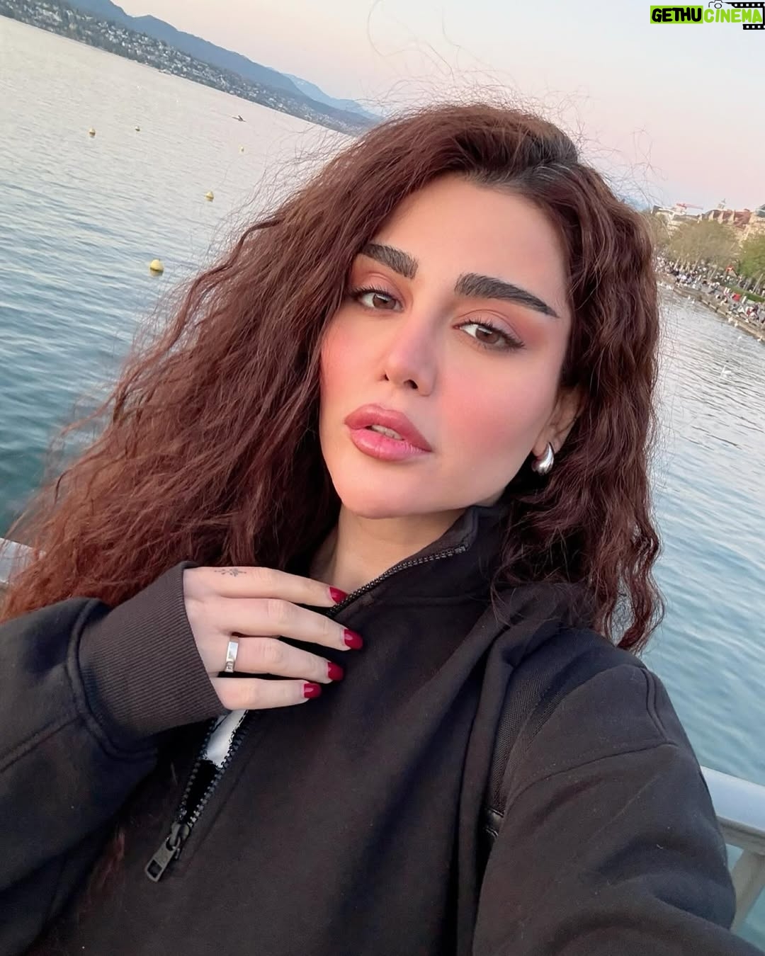 Ahllam - 149.1K Likes - بماند به يادگار از كنسرتِ سوييسِ شهرِ زيباىِ زوريخ ، عكس اول هم با سهيل جونم گذاشتم كه پدرِ همه ى ما بچه ى هاىِ EMH
هستن و ما همه عاشقشيم