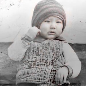 Aigul Imanbaeva Instagram - Кеш жарық Достар! 
Қалай ойласыздар мен бала кезімнен бүгінгі күнге дейін қатты өзгергенмін бе?? Парақтап 10 шт  фотоларымды көріп,пікір қалдырсаңызар болады😍🙈🇰🇿🇬🇧