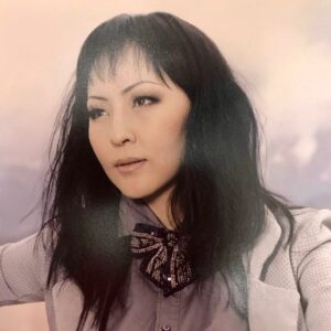 Aigul Imanbaeva Instagram - Кеш жарық Достар! 
Қалай ойласыздар мен бала кезімнен бүгінгі күнге дейін қатты өзгергенмін бе?? Парақтап 10 шт  фотоларымды көріп,пікір қалдырсаңызар болады😍🙈🇰🇿🇬🇧