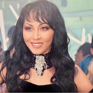 Aigul Imanbaeva Instagram - Кеш жарық Достар! 
Қалай ойласыздар мен бала кезімнен бүгінгі күнге дейін қатты өзгергенмін бе?? Парақтап 10 шт  фотоларымды көріп,пікір қалдырсаңызар болады😍🙈🇰🇿🇬🇧
