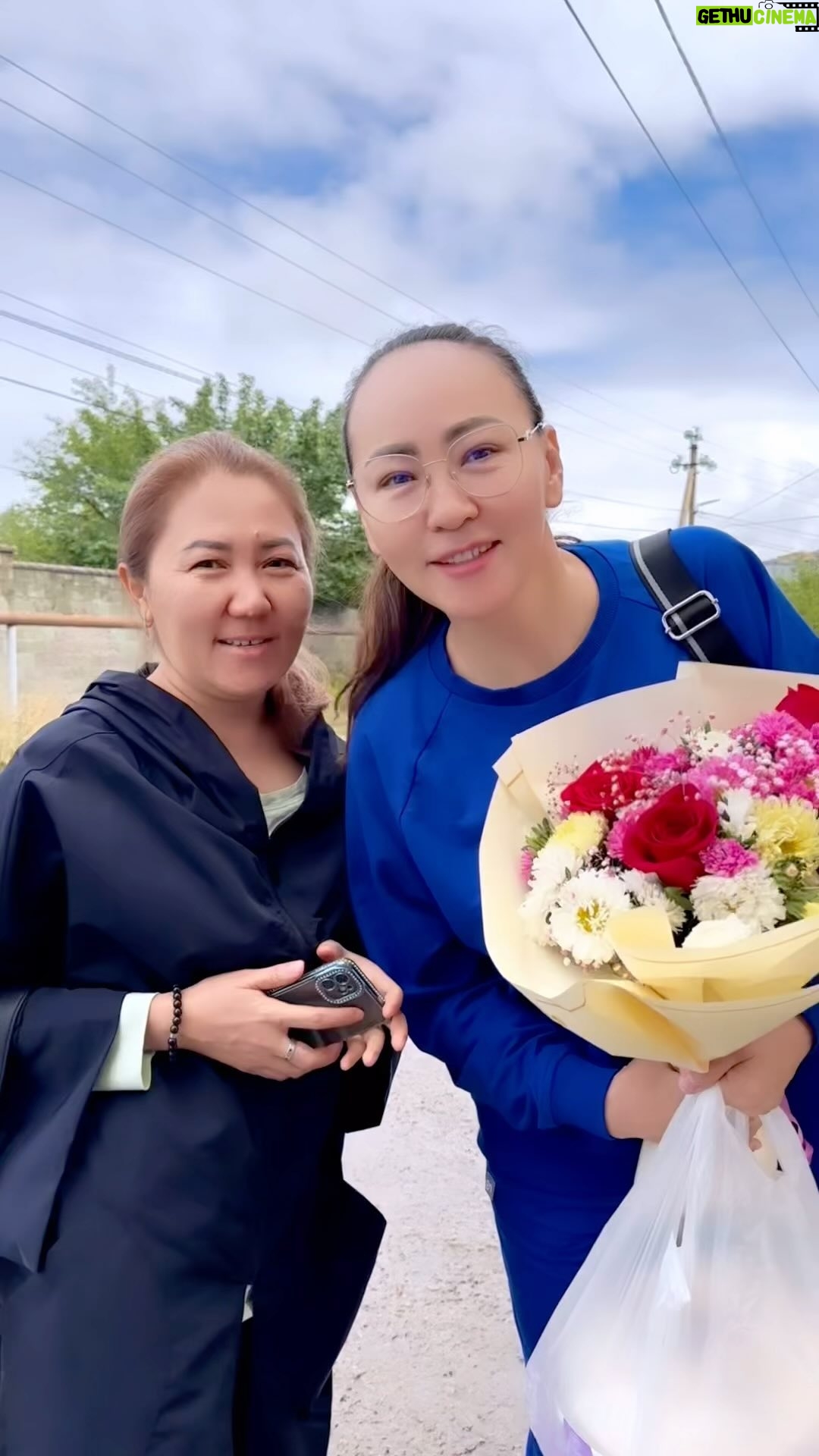 Aigul Imanbaeva - 6.5K Likes - Жаным Дулат ағам үйіне шақырып, Әкең өмірден озды ғой ,Қазақта көңіл шәй деген болады оқуыңа кеткенше беруім керек деп дастархан жайды🙏Ұл-Қыздары,келін немерелері болып күтіп алды😍.Біз Ақмоншақ екеуіміз барып әдеттегідей Ағама еркелеп,еркелетіп,рахаттанып Әдебиет пен Руханияттан сыр шертіп қайттық😍.Ағау сізден аларым ұшан-теңіз🙏тек аман жүріңізші🙏
@akmonshak_akhmet82
#жазушыдулатисабеков