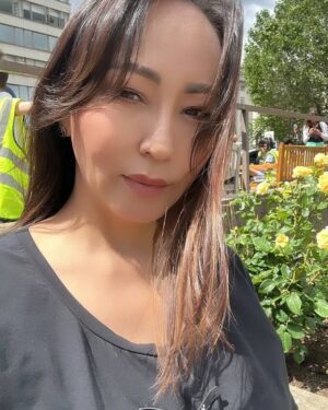 Aigul Imanbaeva Instagram - Мен күнделік жазатын адамның қатарынанмын. Осыдан 10 жылдан аса уақыт  бұрын-шетелде оқимын, қай кезде де даму үстінде боламын деген дүниелерді жазған екенмін. Шыныменде алдыңа үлкен мақсат қойып, соған амал қылсаң-алынбайтын қамал жоқ... 🙏📚
#АйгүлИманбаева 
#АйгульИманбаева 
#АИ