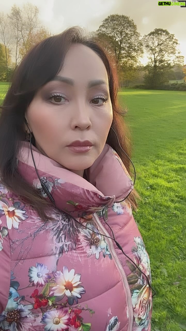 Aigul Imanbaeva - 6.5K Likes - Кеш жарық достар!! Қалдарыңыз қалай? Елде күн суыған шығар🇰🇿?Бізде ауа райын осылай😍🇬🇧.Мұнда қар жаумайды екен.Бірақ бүгін сағат бір сағатқа артқа жылжыды.Қазақстанмен уақыт айырмашылығы 6сағат.Енді күн сағат 16.30 да батып кетеді😩.Бұл Ұлыбритания🇬🇧