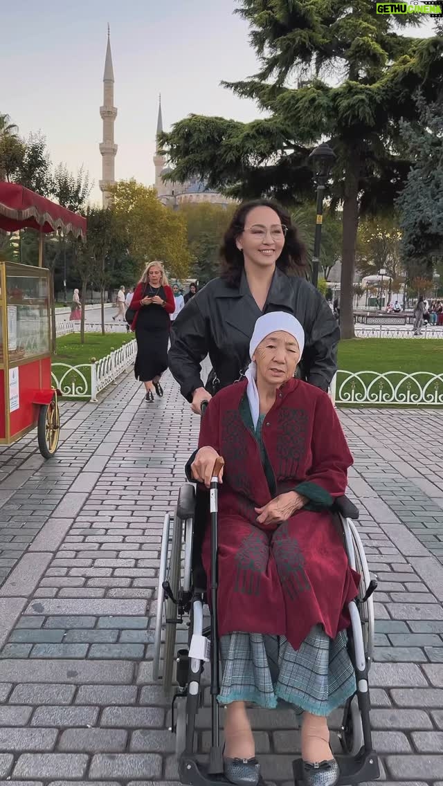 Aigul Imanbaeva - 23K Likes - Әлемнің сұлулары татымайды, анамның күліп тұрған бейнесіне.