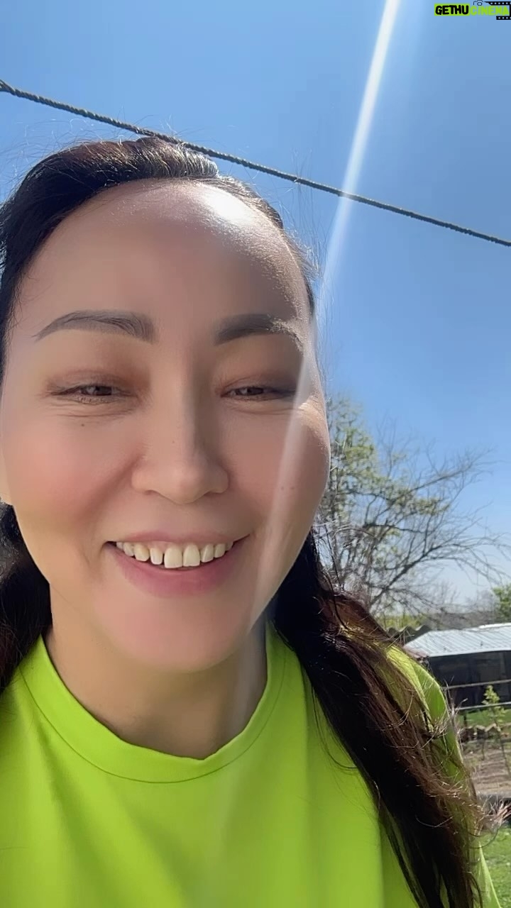 Aigul Imanbaeva - 39.3K Likes - Лондонға кетерде Папамның ауылына барып ,үлкен жолдың алдында батасын алып кеткен едім.Сол кездегі түскен видеомыз🎥
Естелік болып осында тұрсын❤️