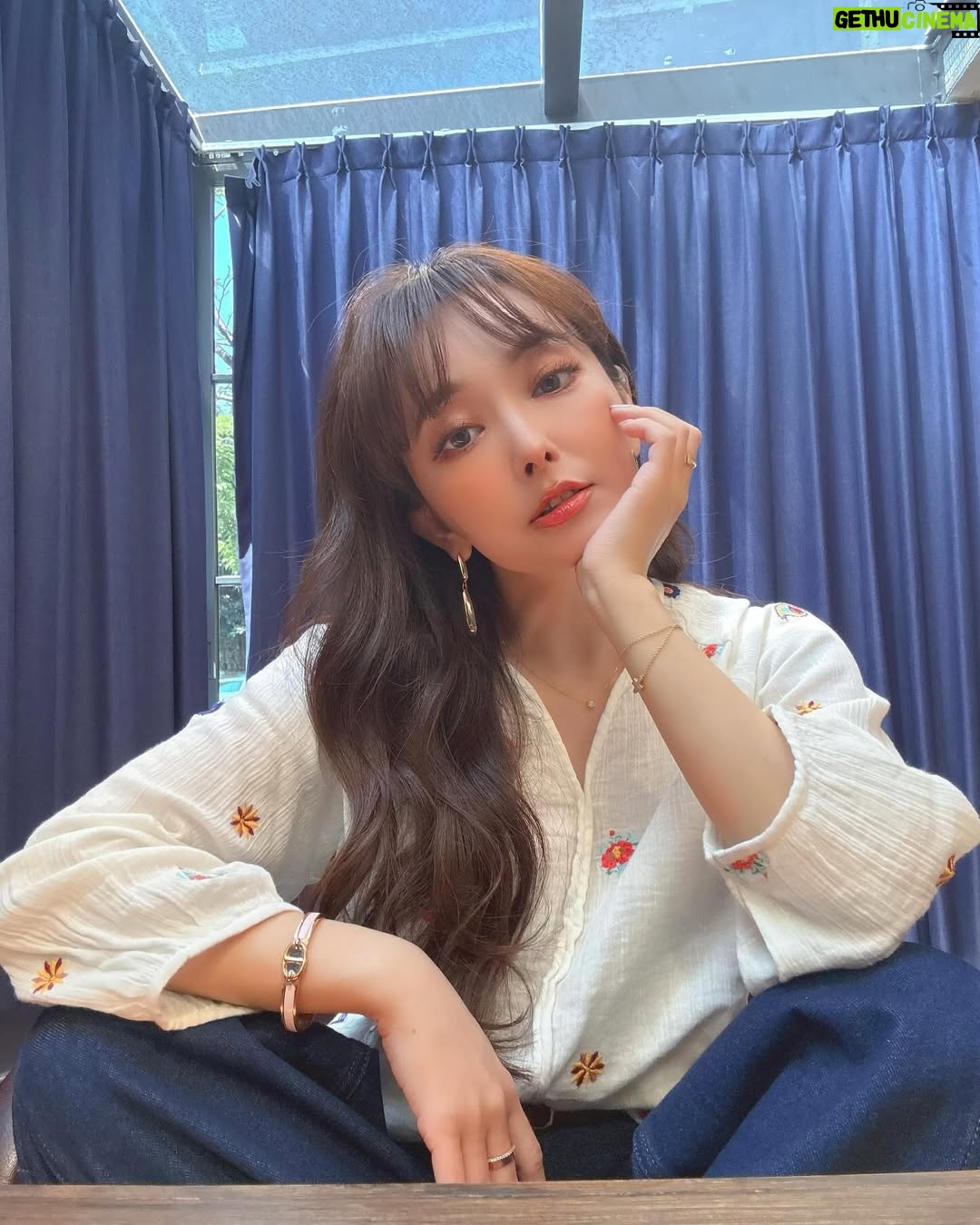Aisa Senda - 1.4K Likes - -
台北29度
已經夏天了嗎?
準備上工✌🏻
MAKEUP AIRTIST @miaomiaomakeup
HAIR STYLIST @fluxreel_queena
CLOTHES @cotelac_taiwan
