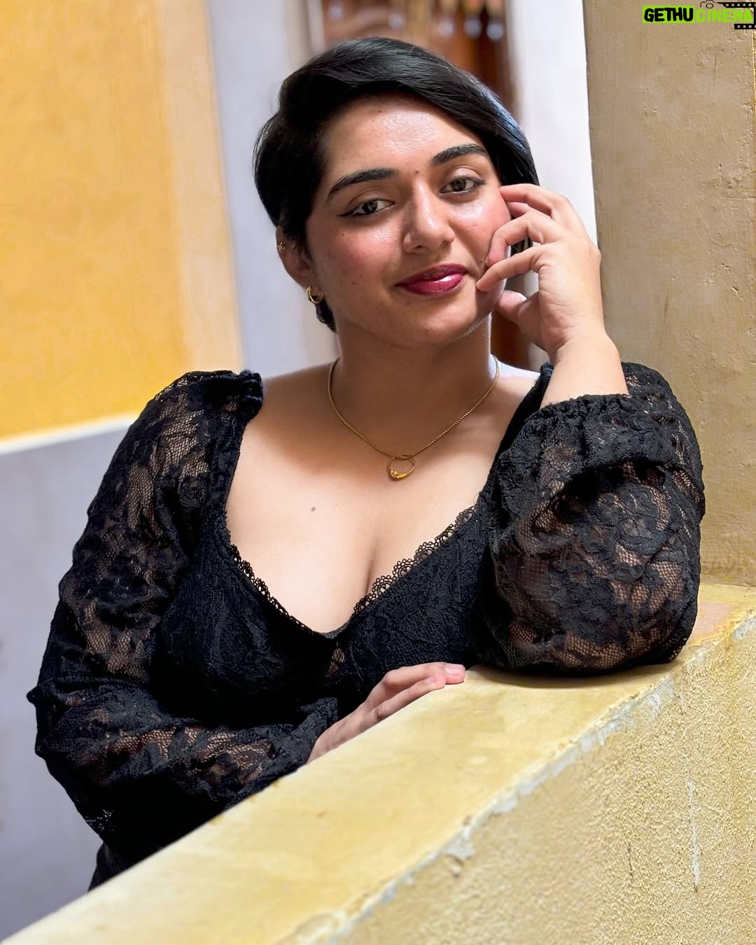 Aishwarya Murali - 63.2K Likes - Somebody's watchin me 😉🖤
.
.
.
.
.
.
#blackdress #blackdresses #explorepage #explorefeed #explorepages #explorepageready #explorepageًًً #bengaluru #bangalore #bangalorediaries #bengalurudiaries #pixiecut #pixiehaircut #shorthairstyles