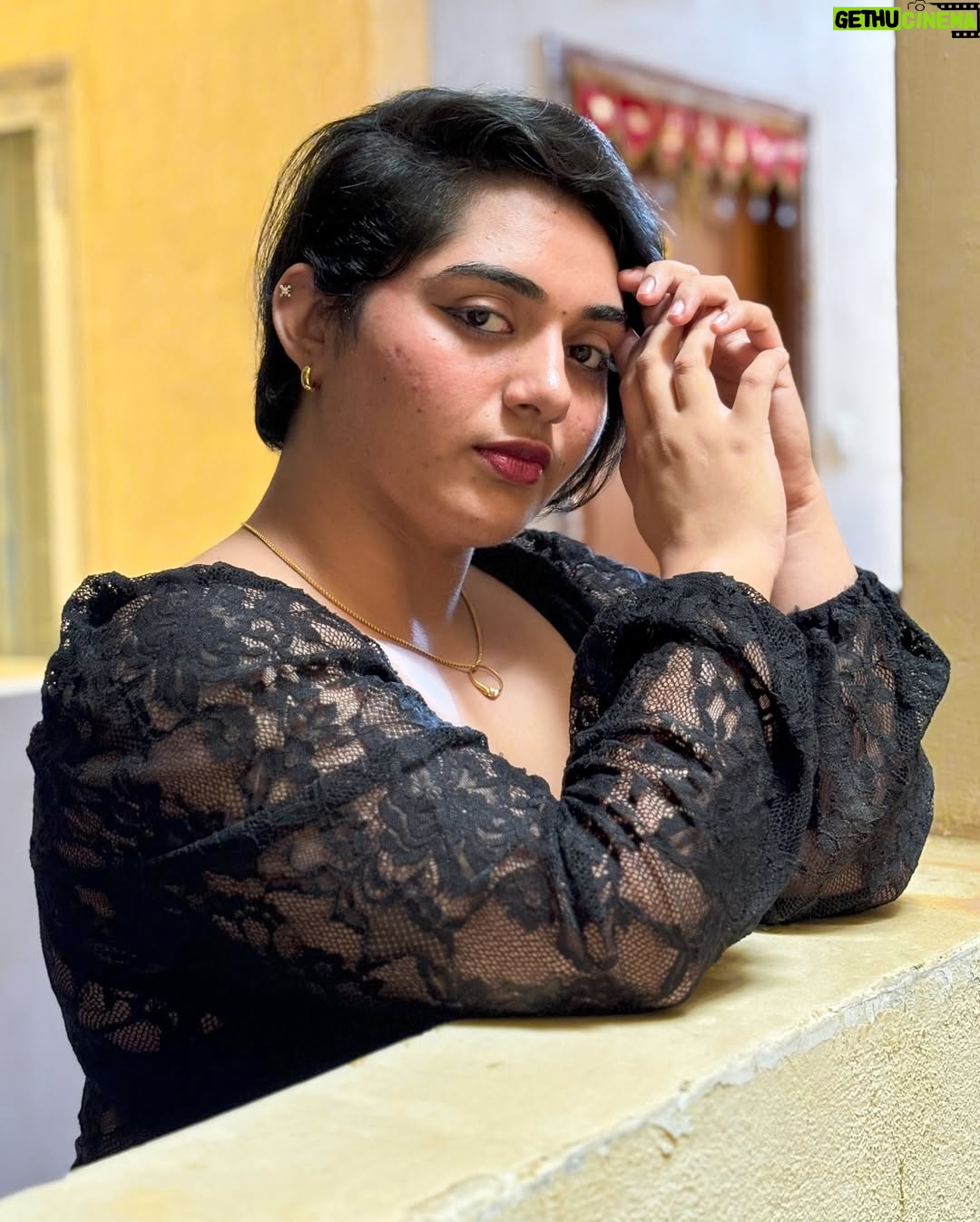 Aishwarya Murali - 63.2K Likes - Somebody's watchin me 😉🖤
.
.
.
.
.
.
#blackdress #blackdresses #explorepage #explorefeed #explorepages #explorepageready #explorepageًًً #bengaluru #bangalore #bangalorediaries #bengalurudiaries #pixiecut #pixiehaircut #shorthairstyles